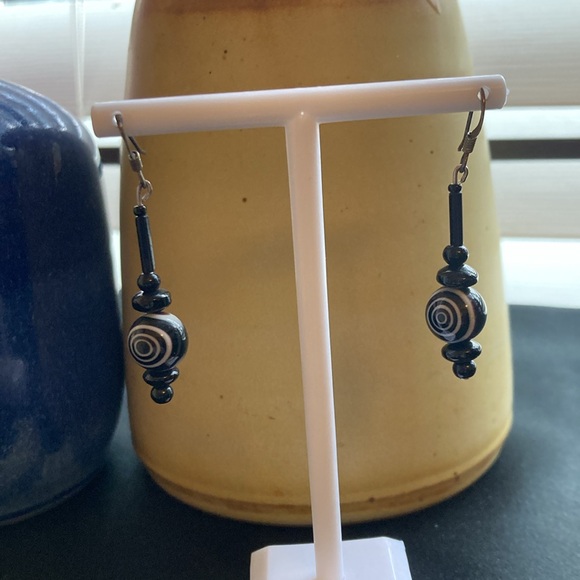 Vintage Handmade Black with White Spiral Earrings - Picture 4 of 10